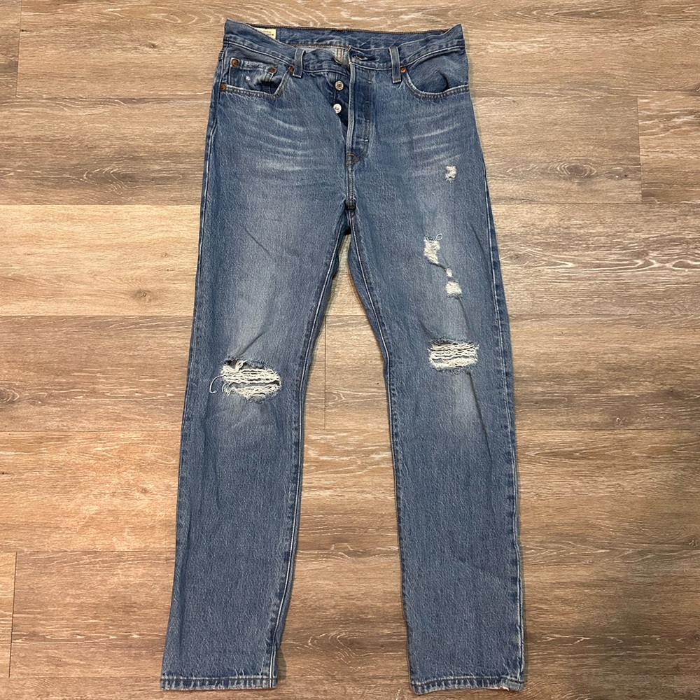 Levi Ripped Jeans